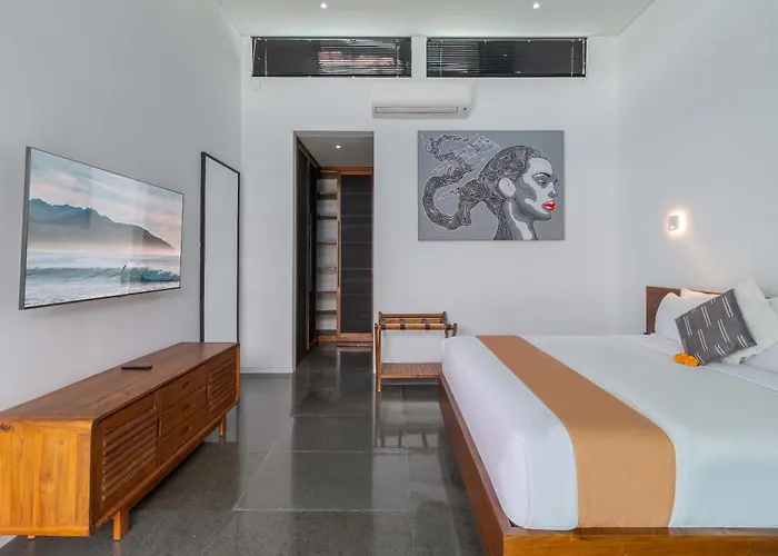 Stylish 3br With Swim-up Bar In * Seminyak