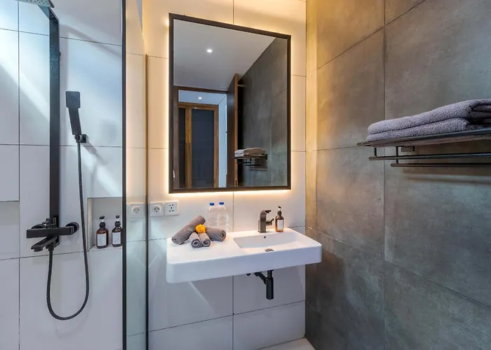 Stylish 3br With Swim-up Bar In * Seminyak