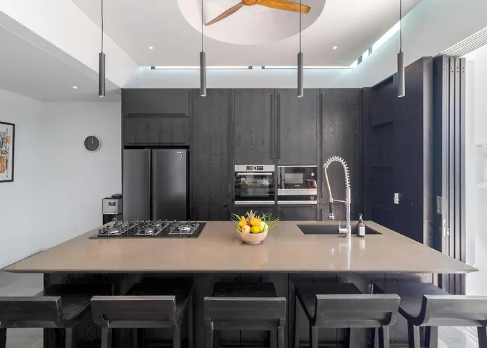 Stylish 3br With Swim-up Bar In * Seminyak