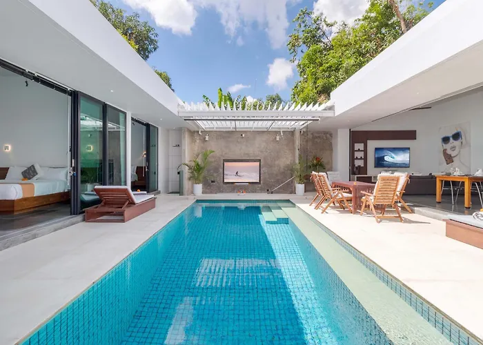 Stylish 3br With Swim-up Bar In Villa *