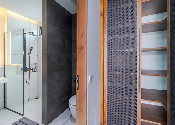 Villa Stylish 3br With Swim-up Bar In *