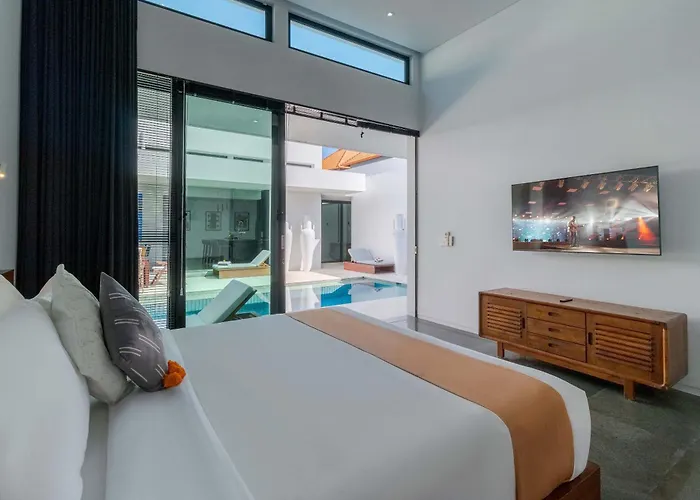 Stylish 3br With Swim-up Bar In * Seminyak