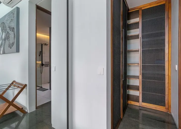 Stylish 3br With Swim-up Bar In * Seminyak