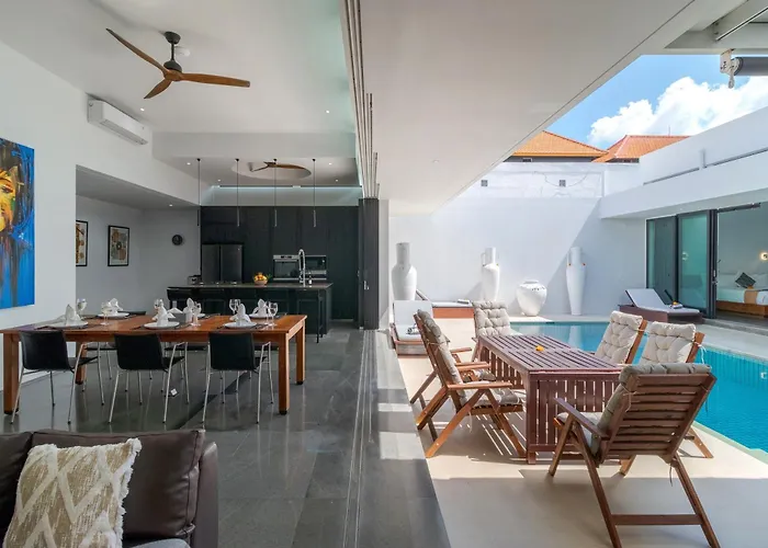 Stylish 3br With Swim-up Bar In
