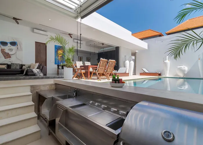 Stylish 3br With Swim-up Bar In *