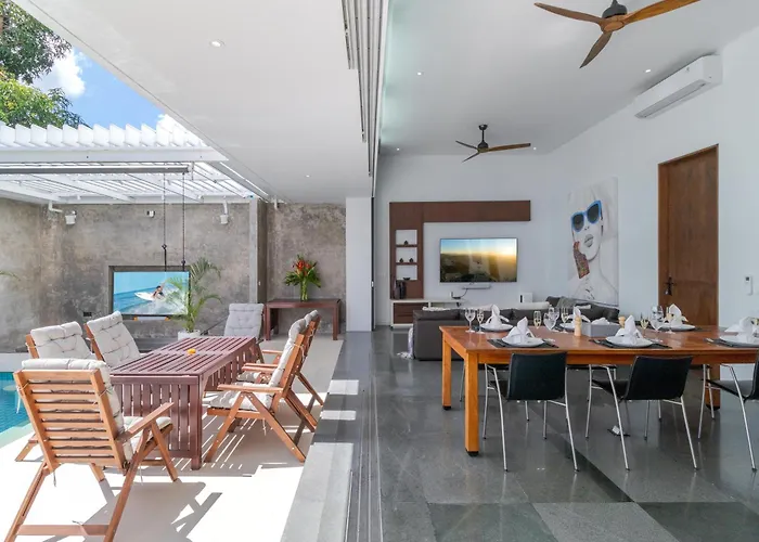 Stylish 3br With Swim-up Bar In Seminyak