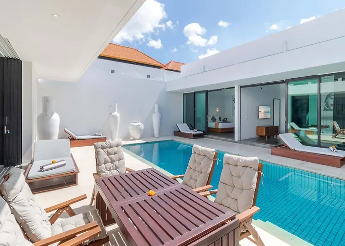 Stylish 3br With Swim-up Bar In Seminyak