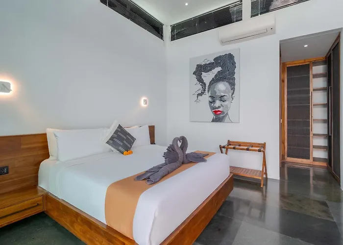 Stylish 3br With Swim-up Bar In